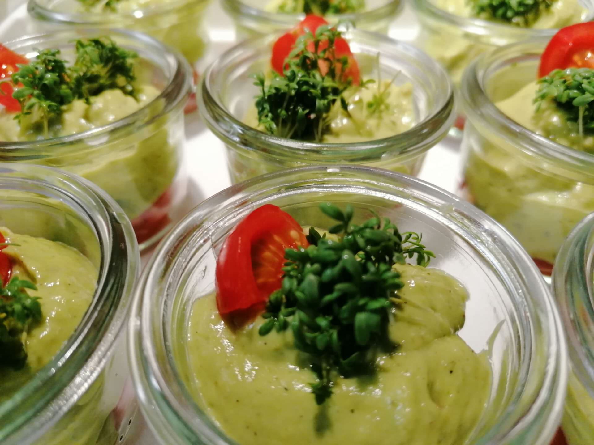 Avocadocreme mit Kirschtomaten Edda Schmidt Catering Leipzig Fingerfood