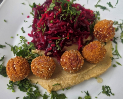 Vegan Rote Bete Humus Falafel